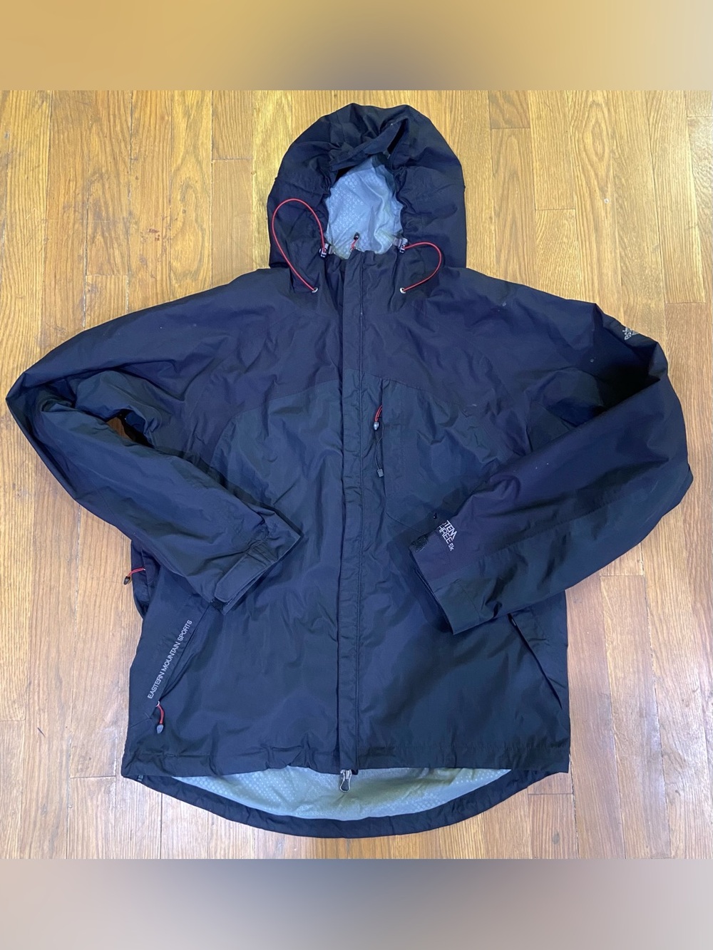 Mintage EMS water Resistant Jacket - Men’s Medium Great Condition